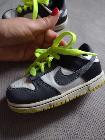 Buty dziecięce -adidasy- sportowe Nike r. 22,5