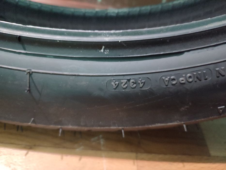 Дві Bridgestone BT46 3.25 R19