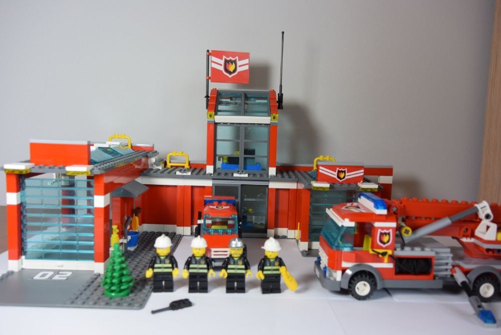 Klocki Lego City Remiza strażacka 7945 super na prezent