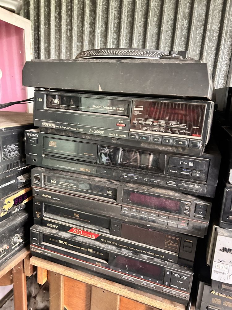 Stare magnetowidy odtwarzacze na kasety VHS PRL