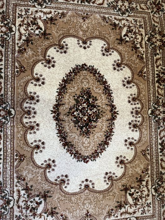 Elegenacki Dywan we wzory w odcieniach beżu nowy 160x220