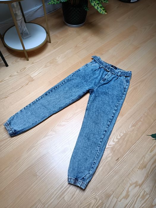 Jeansy Reserved rozmiar S. Szerokość w pasie 36cm, długość całkowita 1