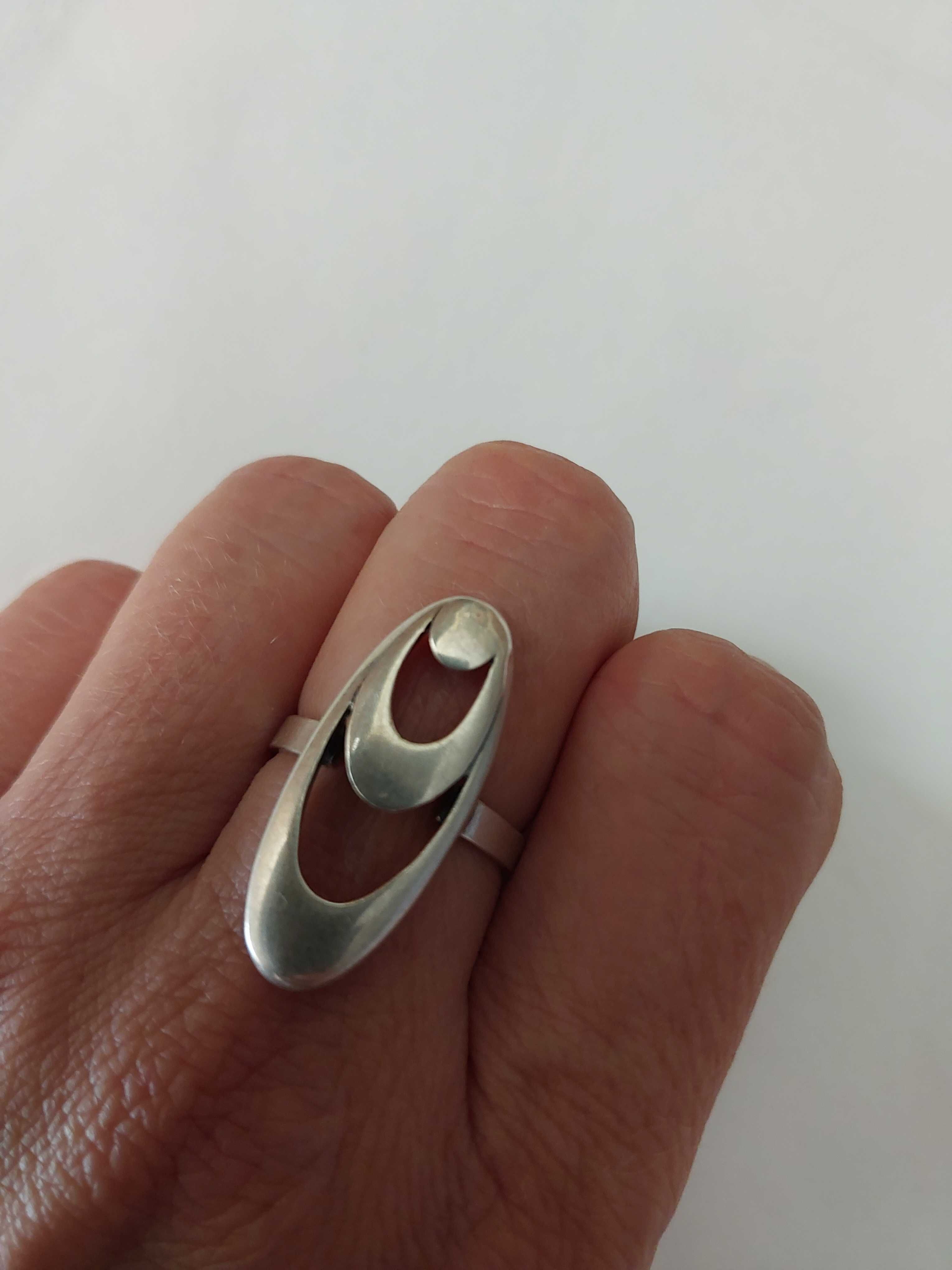 Super fajny pierścionek cały ze srebra 925