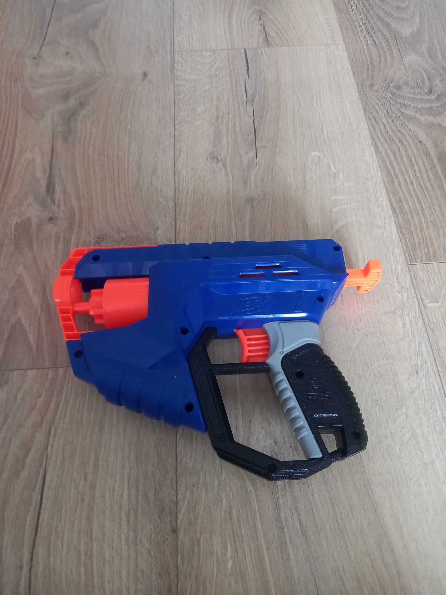 Zestaw Nerf ze strojem Dzień Dziecka
