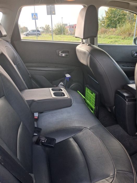 Nissan Qashqai 1.6 kolor czarny metalik