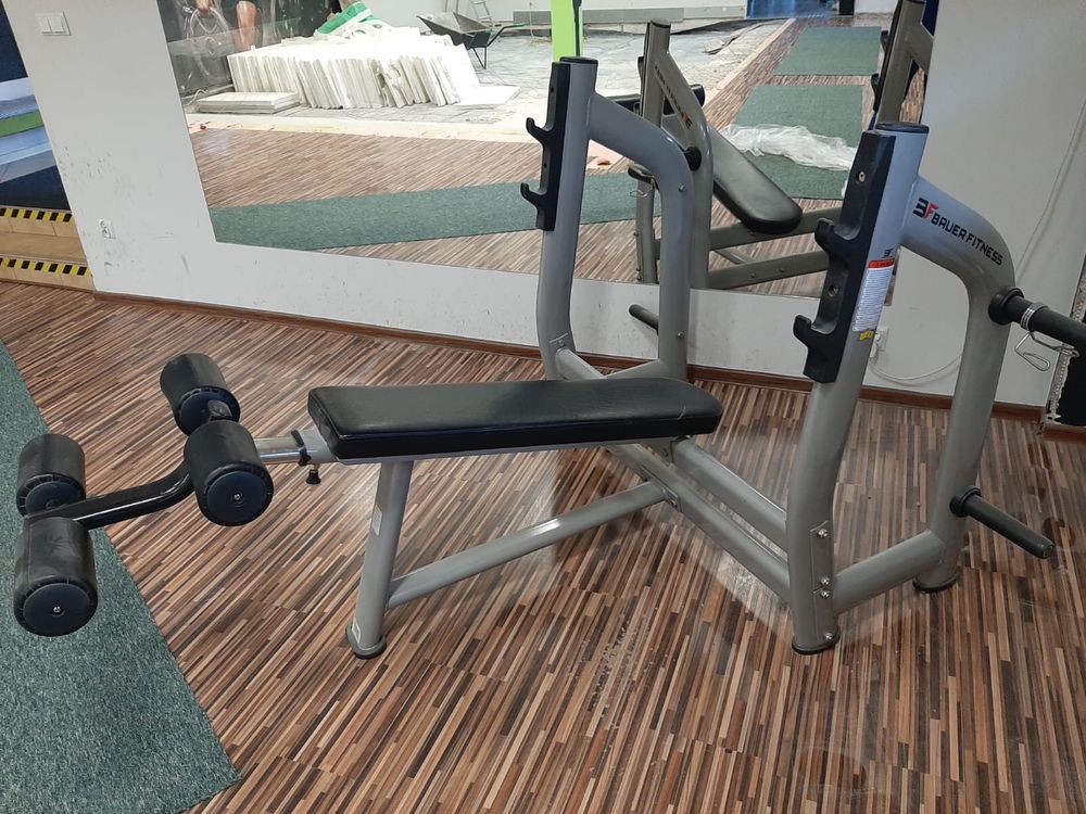 Ławka pod sztangę olimpijska, skośna dół  firmy Bauer Fitness