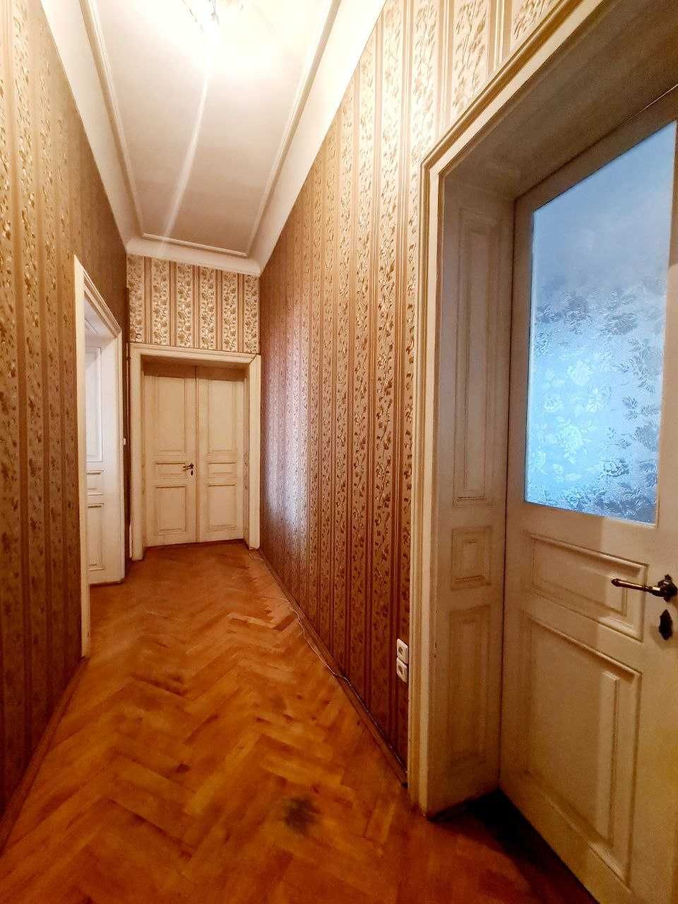 Продаж 4-кім. квартири в австрійському будинку по вул. Дорошенка