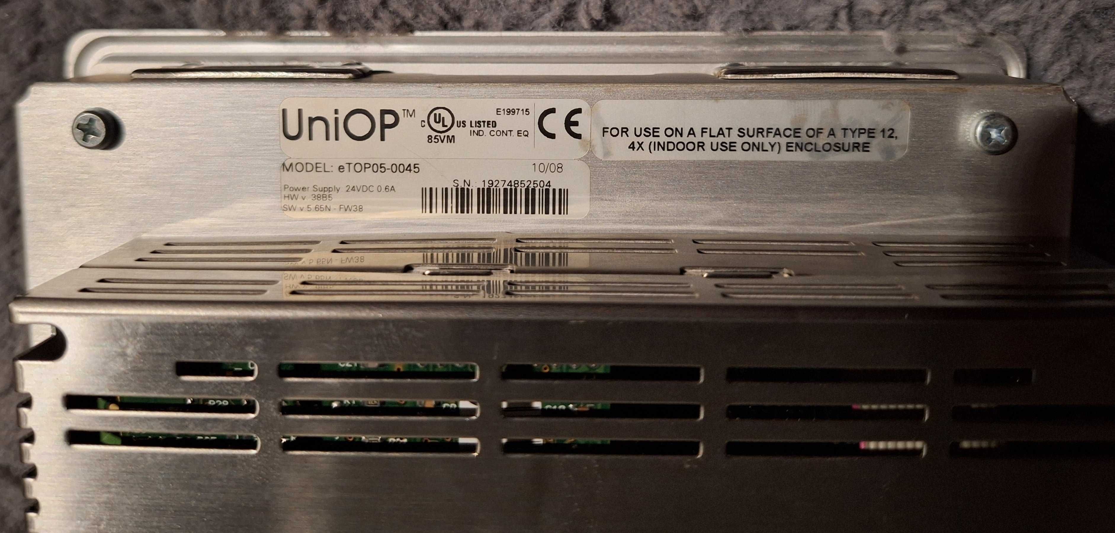 Panel Operatorski UniOP eTOP05 z Modułem Profibus i Kartą 32MB