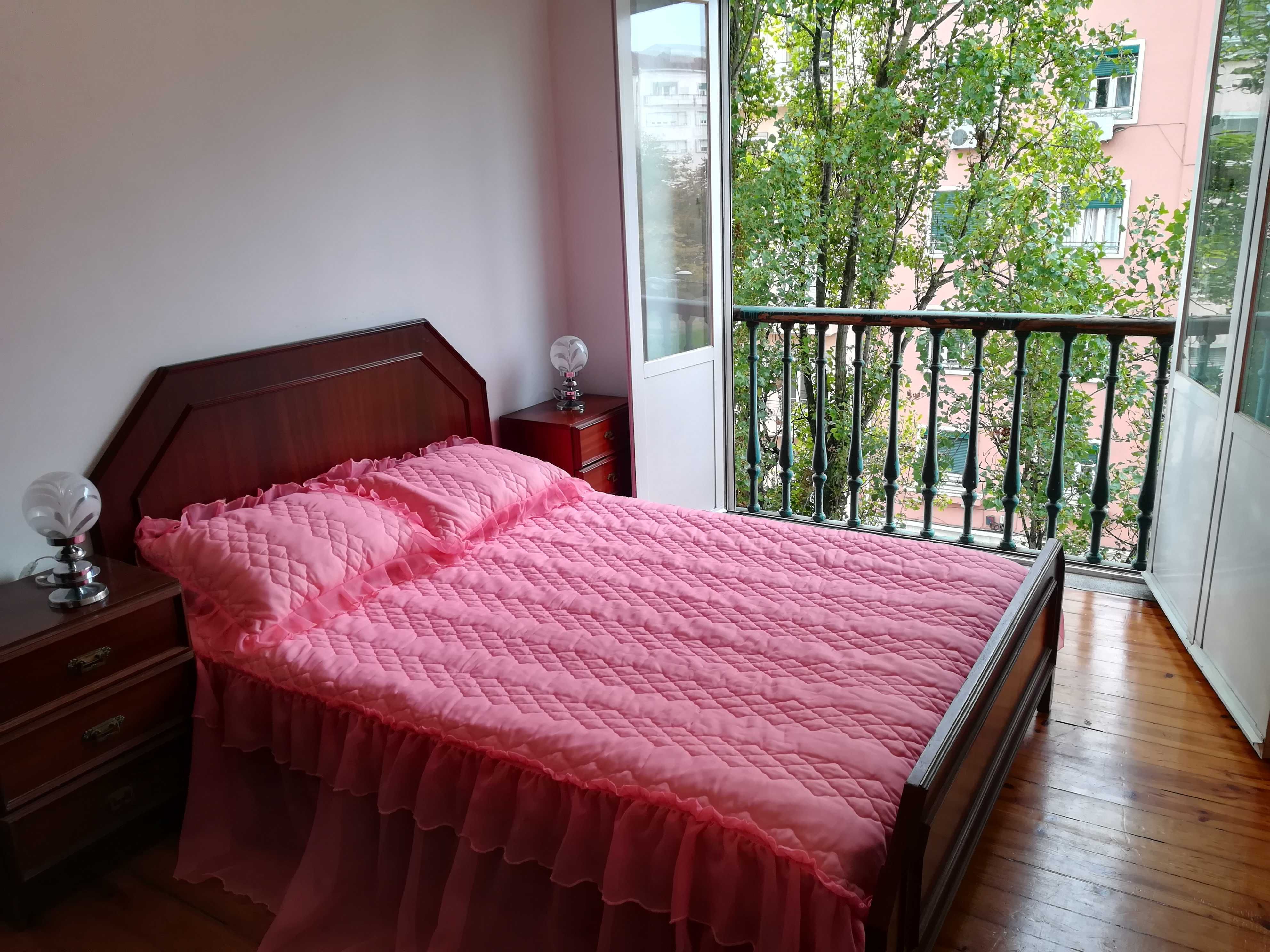 Quarto Casal Metrô Alameda - Areeiro