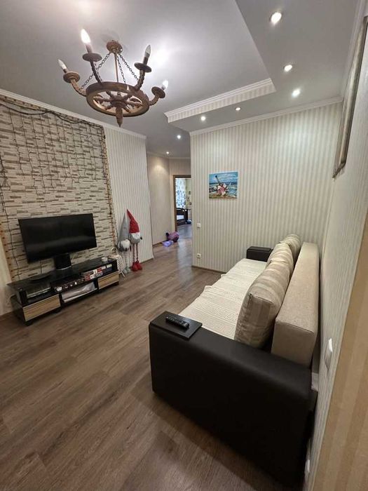 БЕЗ КОМІСІЇ! дуже велика 2 кімнатна квартира. ТОП локація