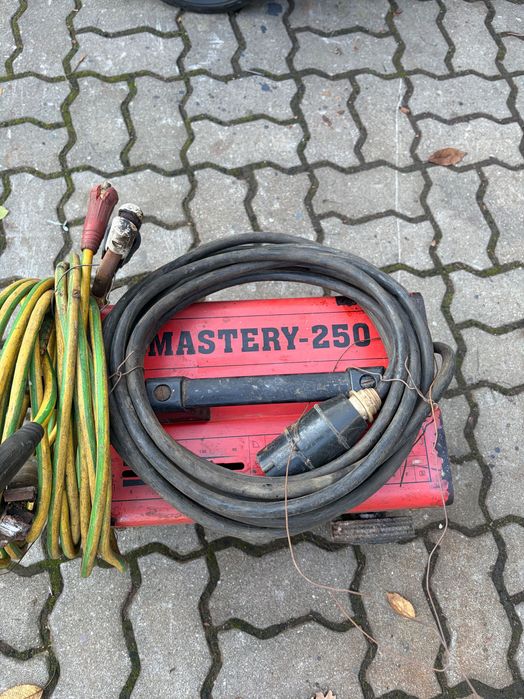 Spawarka Mastery 250 z przewodami miedzianymi 10 mm 230 V
