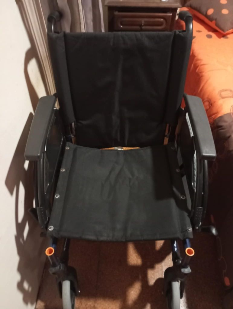 Vendo cadeira de rodas
