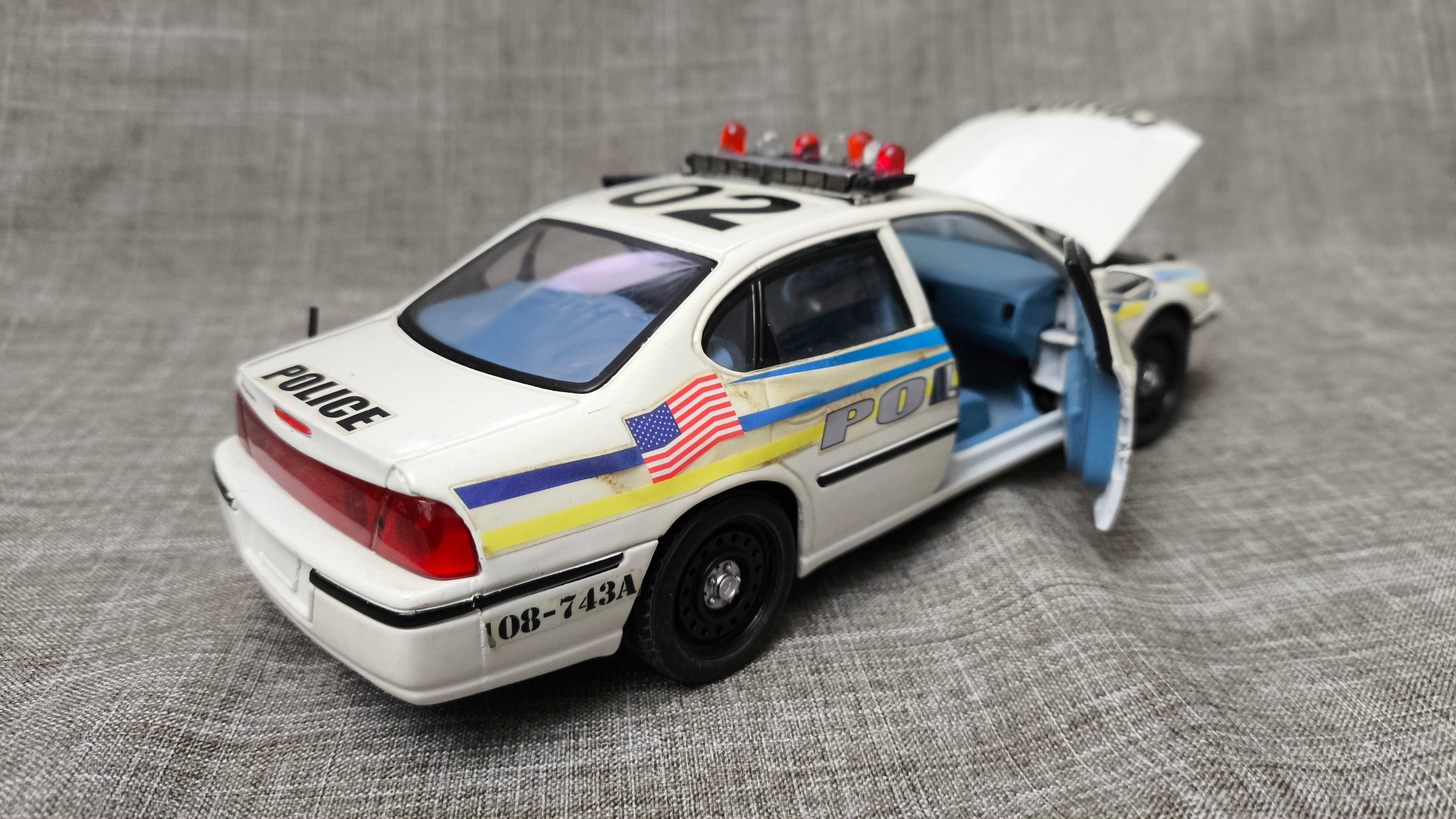 Машинка Chevrolet Impala Police 1/24 Maisto