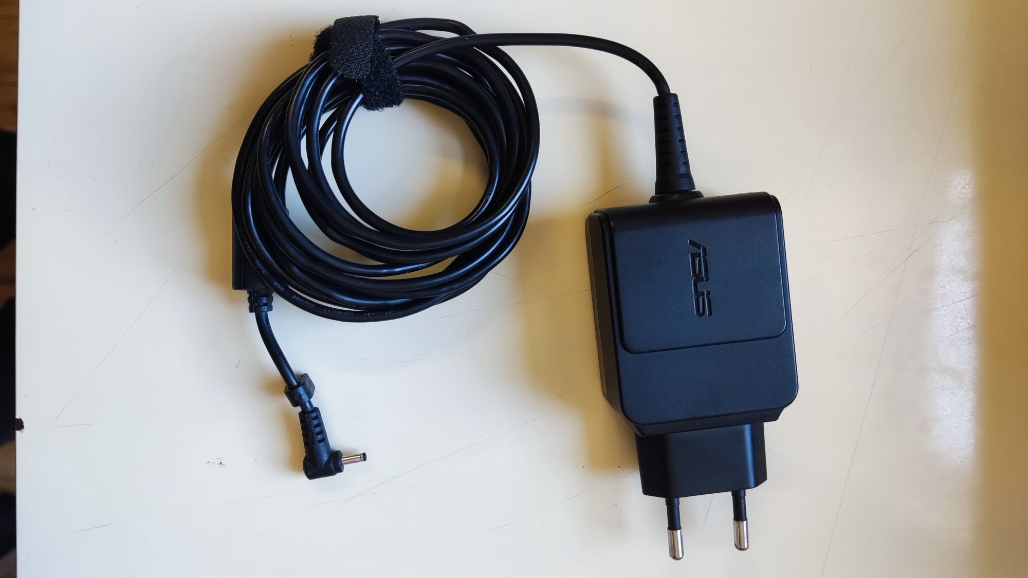 ASUS Eee PC 1011PX com bolsa Targus