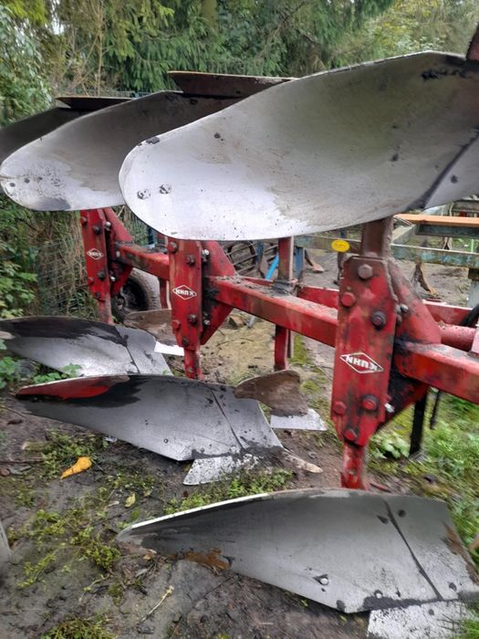 Pług 3 obrotowy Master 102 KUHN