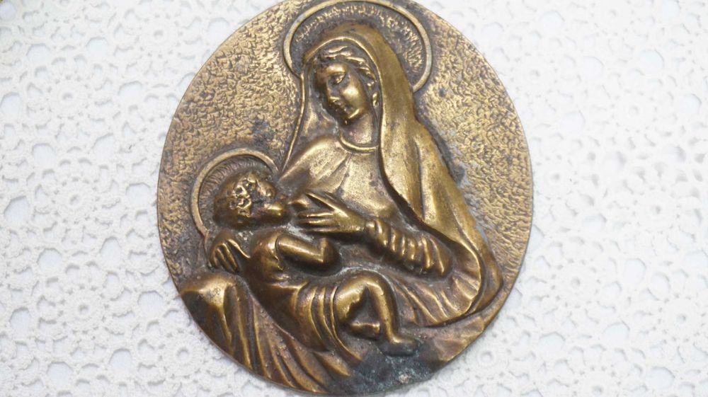 Plakieta - medalion wykonana z mosiądzu Matka Boska