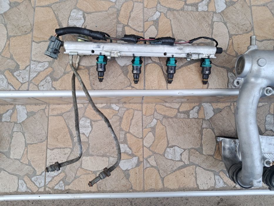 Рампа з форсунками ваз 2110 2111 2112 1.5 16кл.