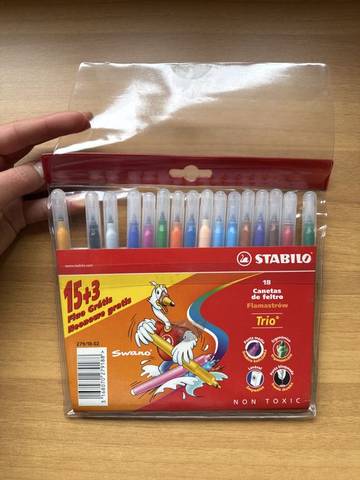 18 canetas de feltro