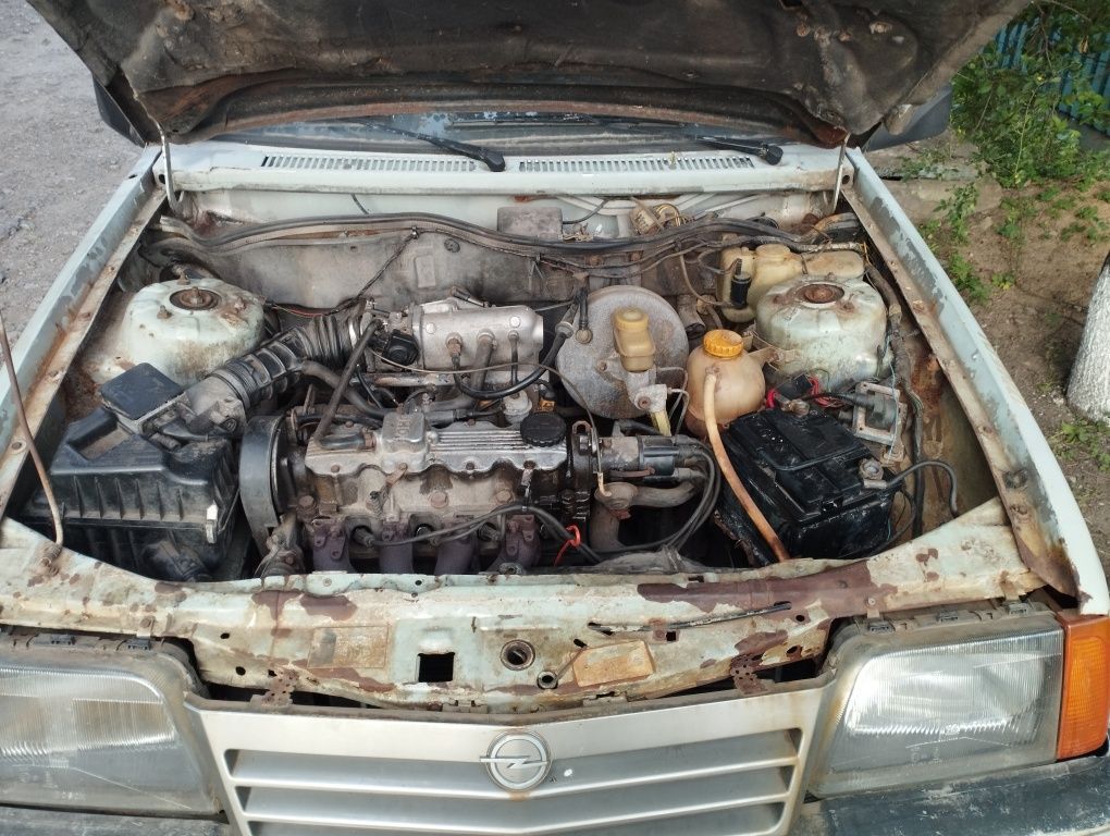 Продам Opel Ascona 1.8i