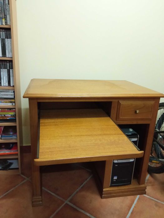 Secretária de madeira