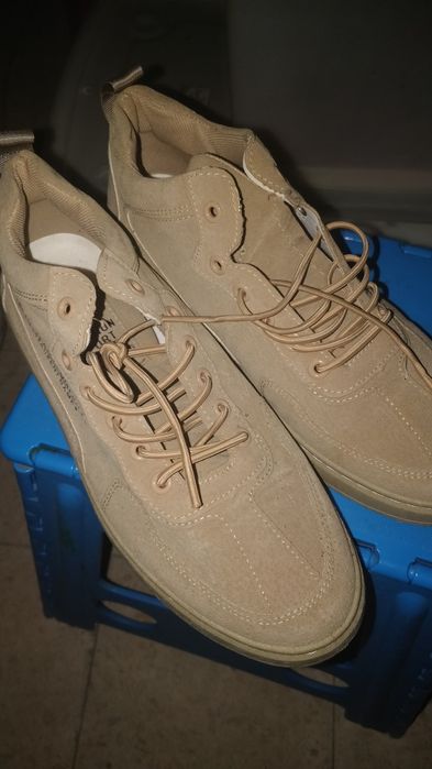 Tenis praticamente novos