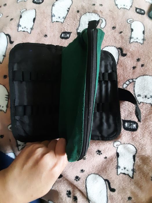 Пенал для школы,вместительный