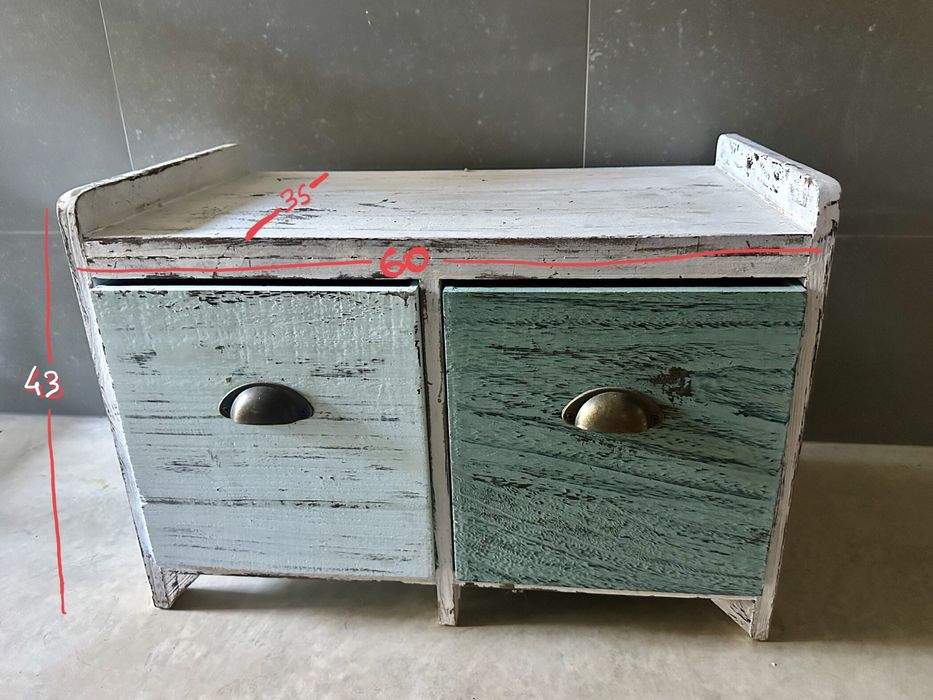 Banco de  arrumação - ou mesa de cabeçeira