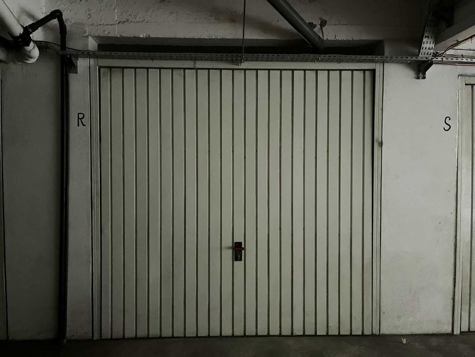 Arrenda-se Garagem Box Privada - 15m2