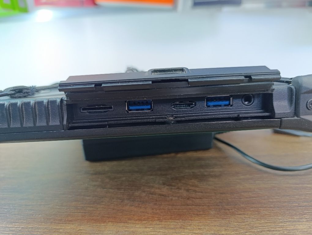 Сенсорний планшет Windows xTablet t1600