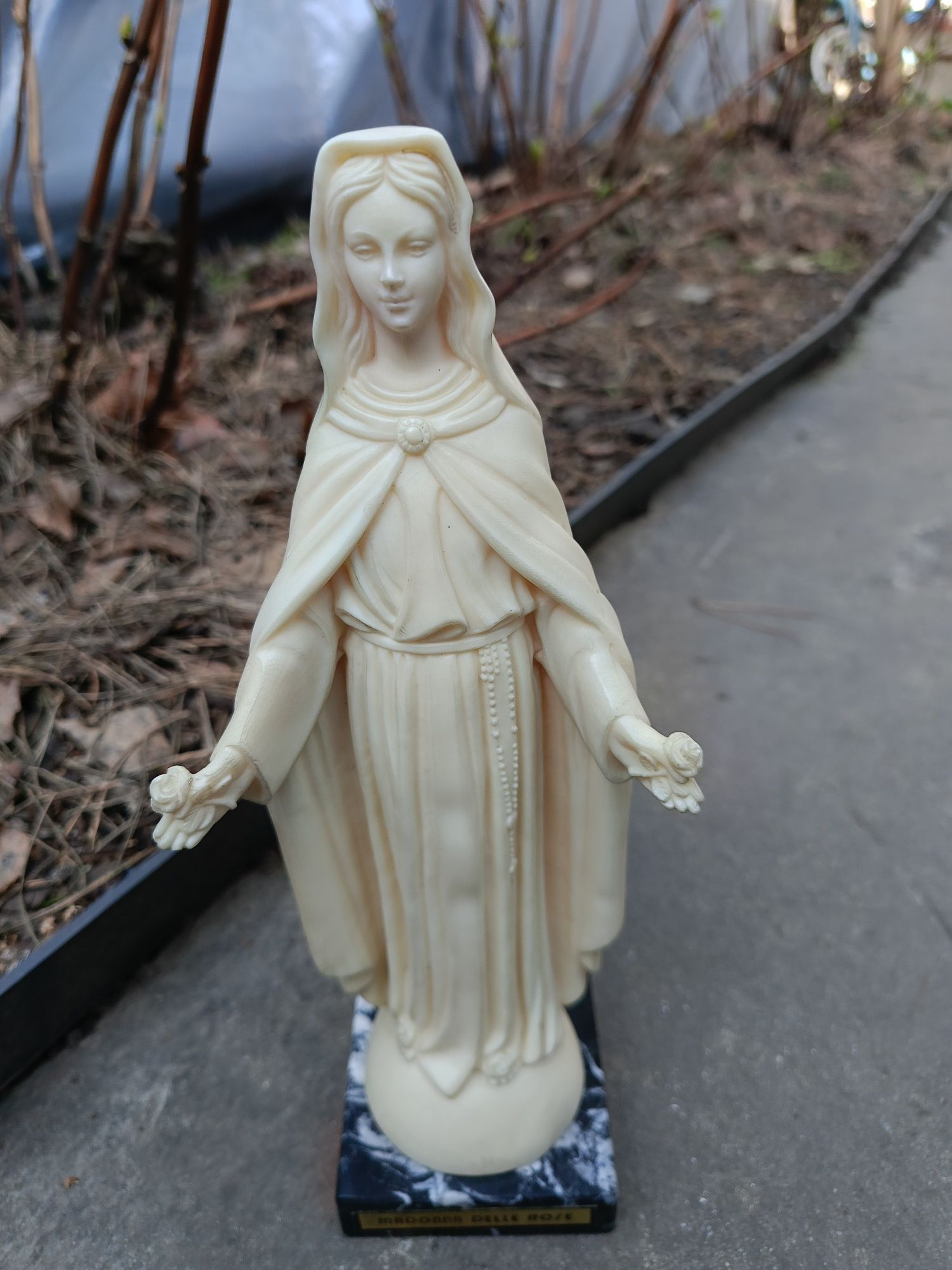 Figura Matki Bożej wykonane z masy