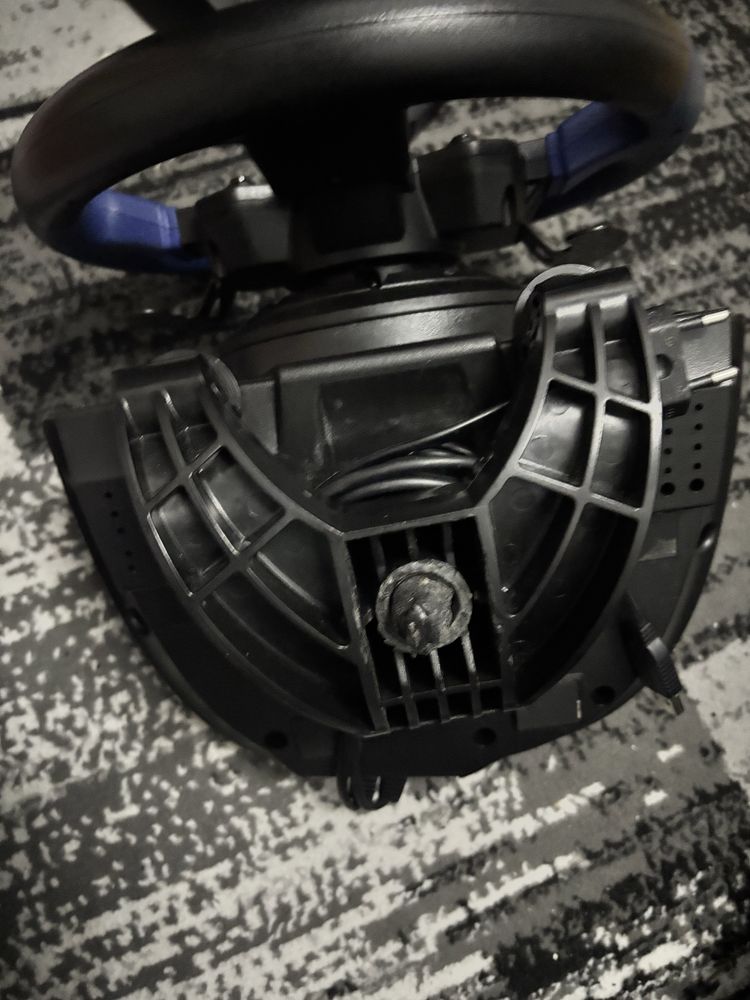 Kierwonica thrustmaster t150