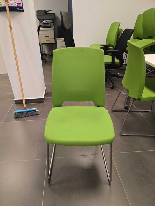 Krzesła małe, średnie, duże na kółkach