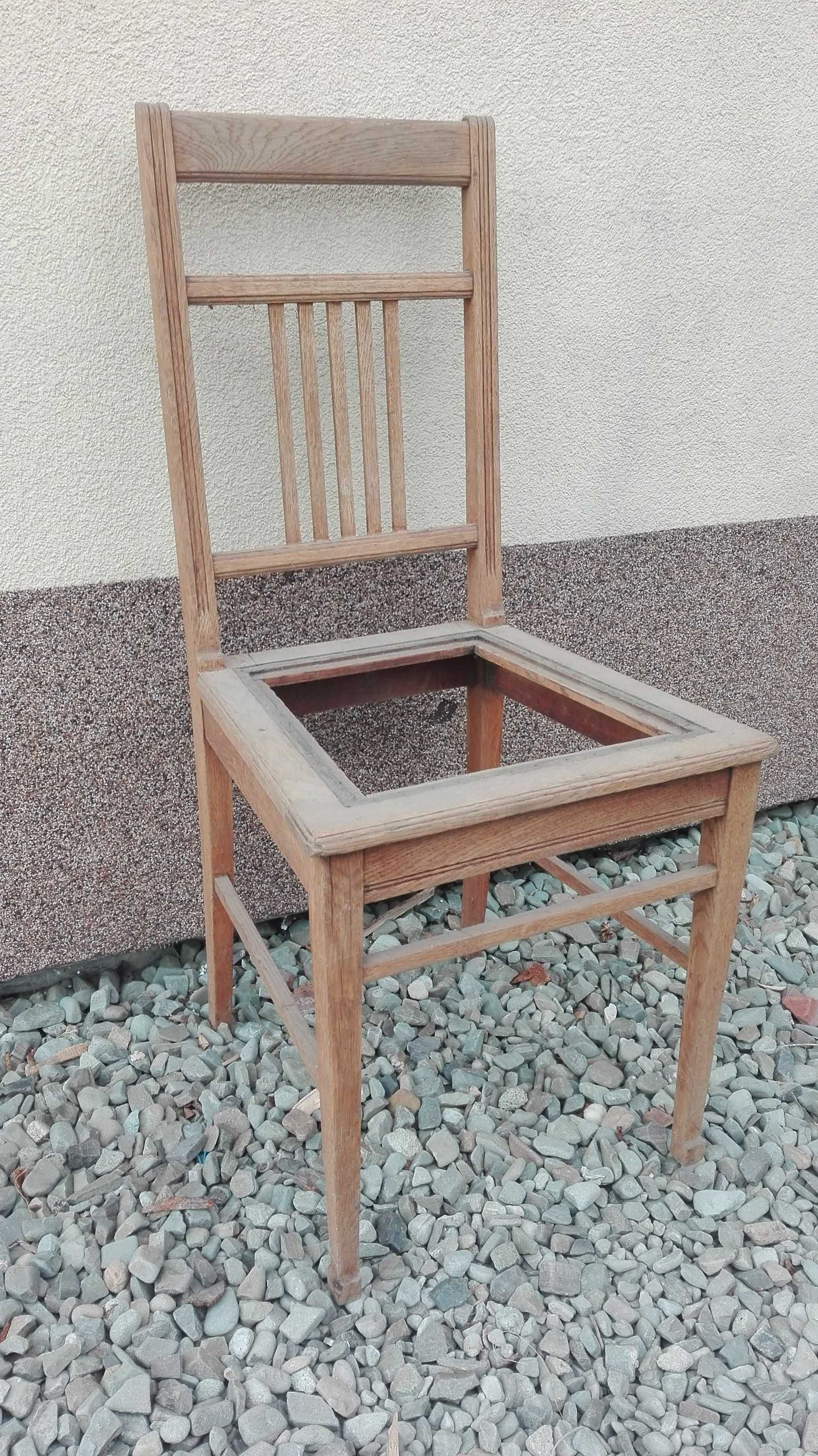 Stare krzesła dębowe