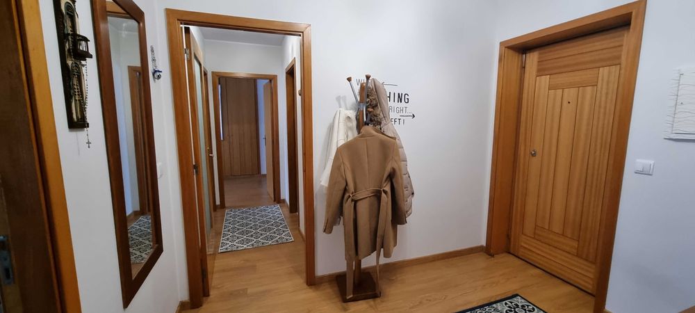 Alugo T2 com suite e aquecimento central no centro de Valongo.