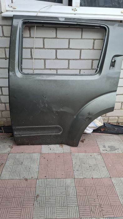 Дверка Nissan pathfinder ліва задня