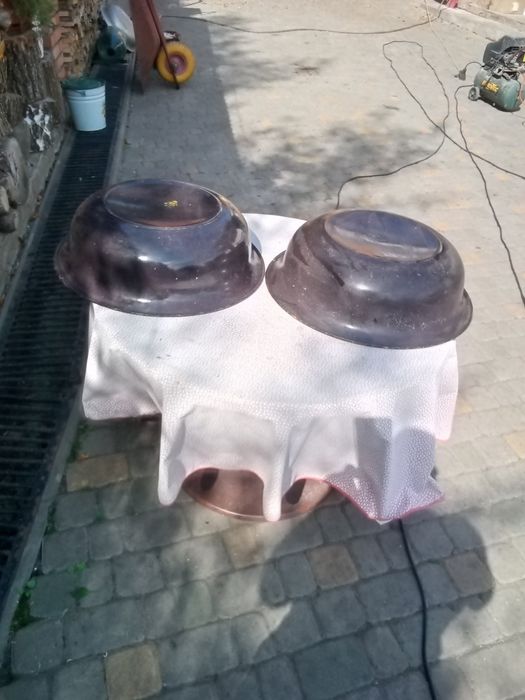 Миски емальовані.і