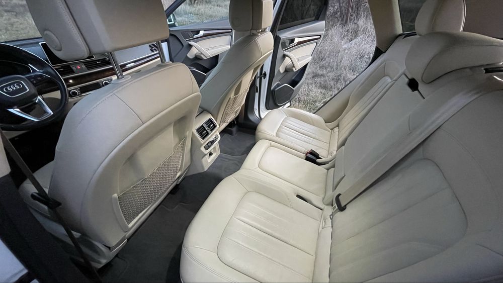 Audi Q5 2018 бензин 2.0 Premium Plus