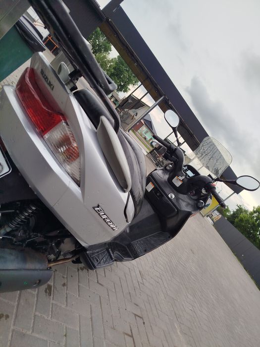 Скутер Suzuki Burgman 125 кубів
