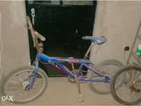 Bicicleta antiga para restauro