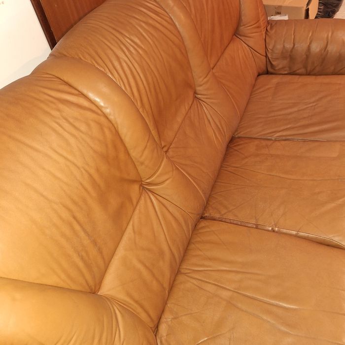 Sofa em pele jenunina