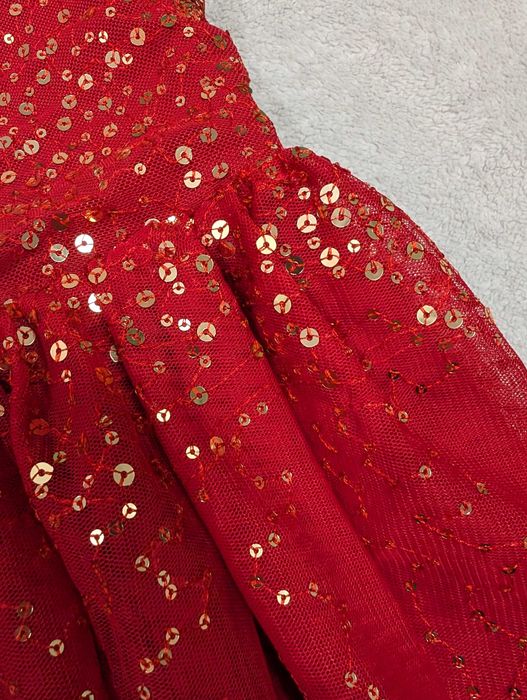 Czerwona świąteczna tiulowa sukienka w gwiazdki cekiny 128 jak nowa