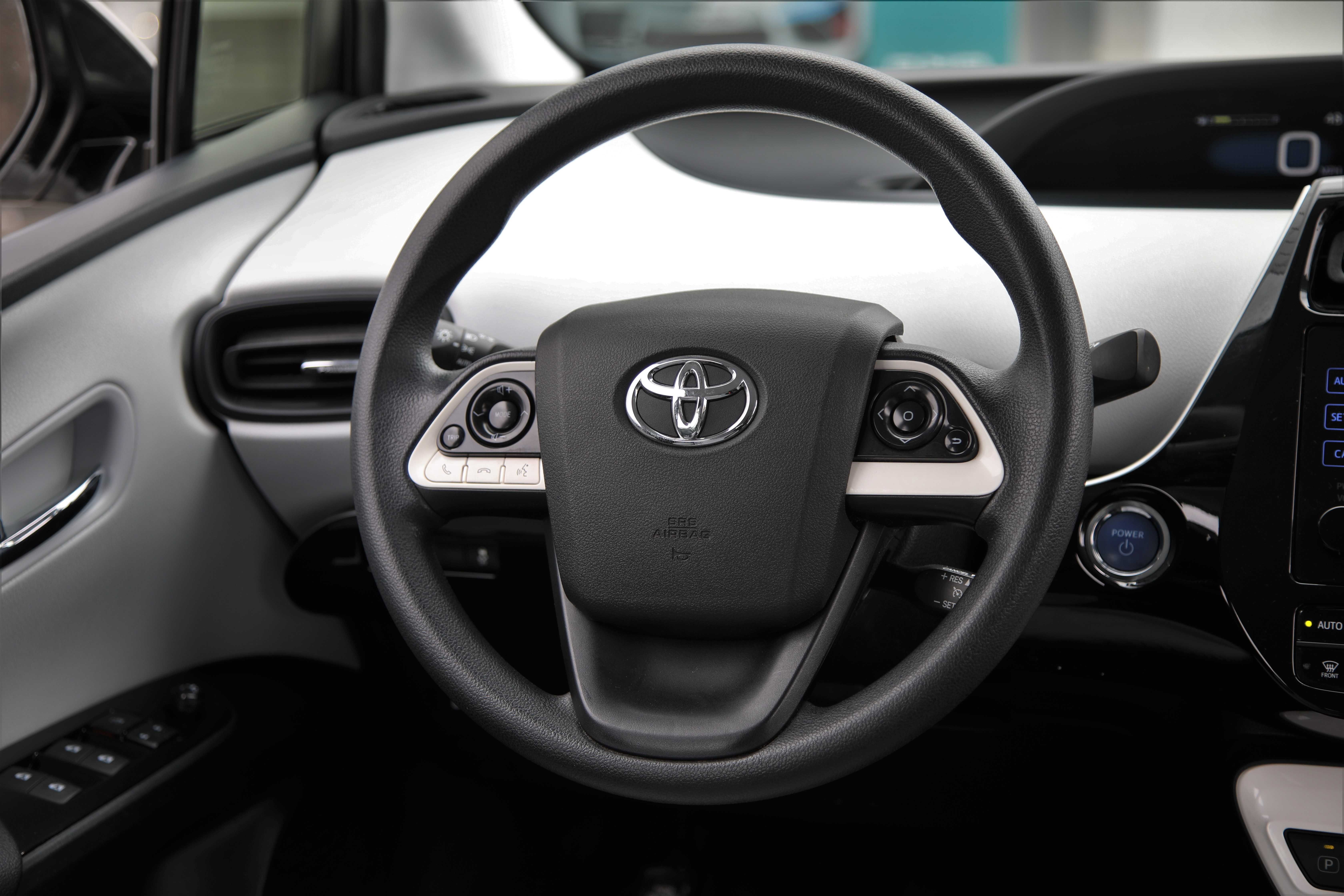 Toyota Prius Hybrid 2016 року