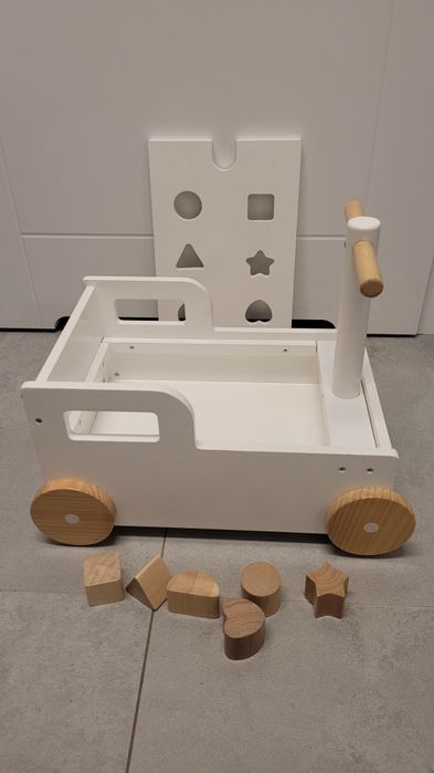 Drewniany jeździk/sorter biały