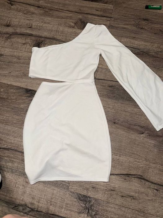 Продам платье белое.