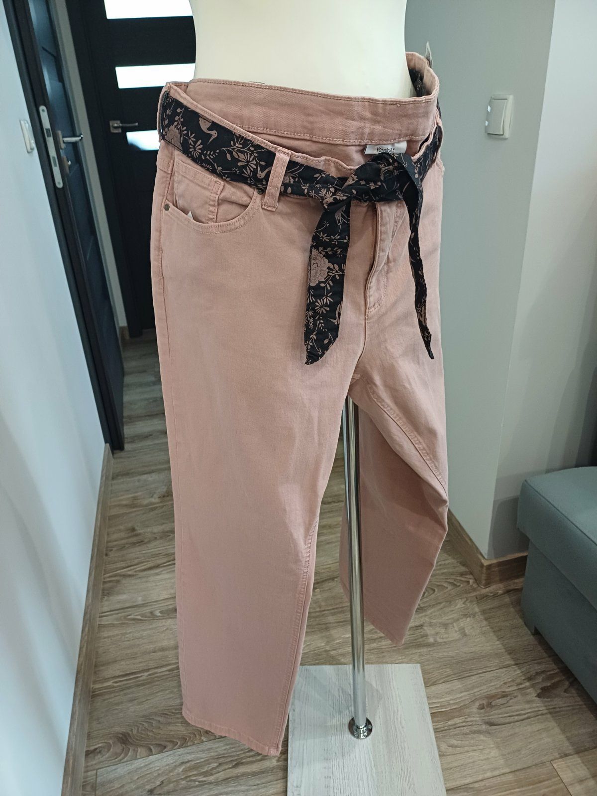 Spodnie damskie uciągajacy jeans Yessica rozm 52/54.