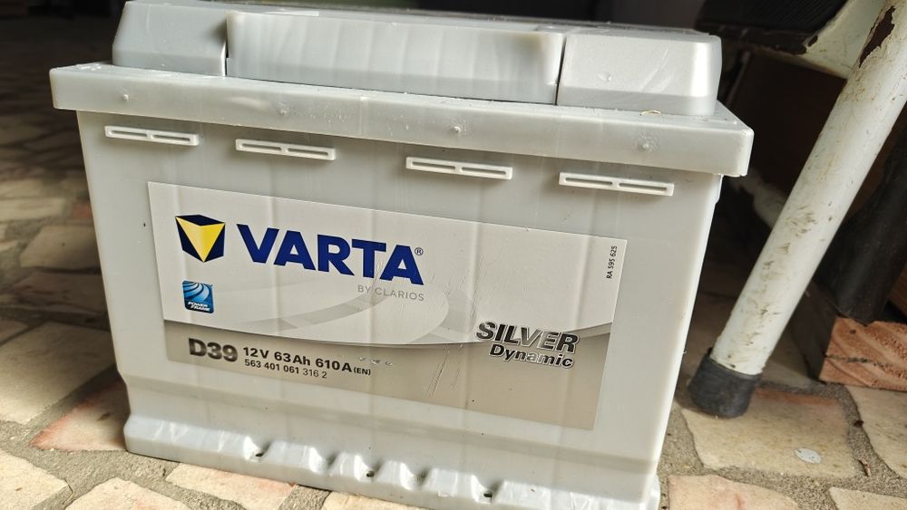 Bateria Varta carro D39 63Ah