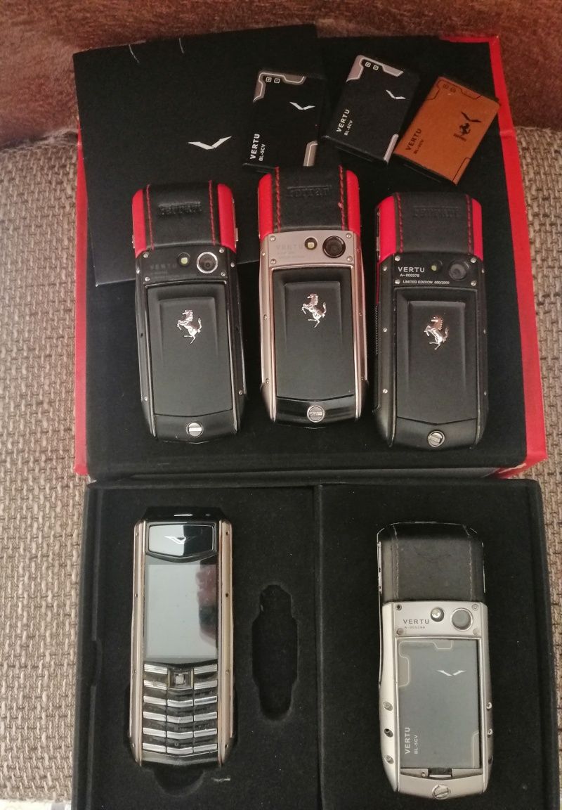 Телефон Vertu Ferrari CDMA