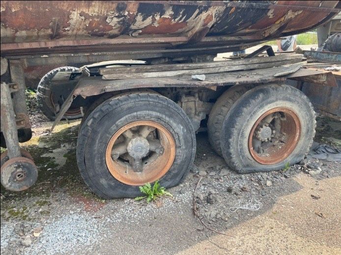 Автоцистерна велика,  цистерна, резервуар, 18,5 кубів,  (бітумовоз)