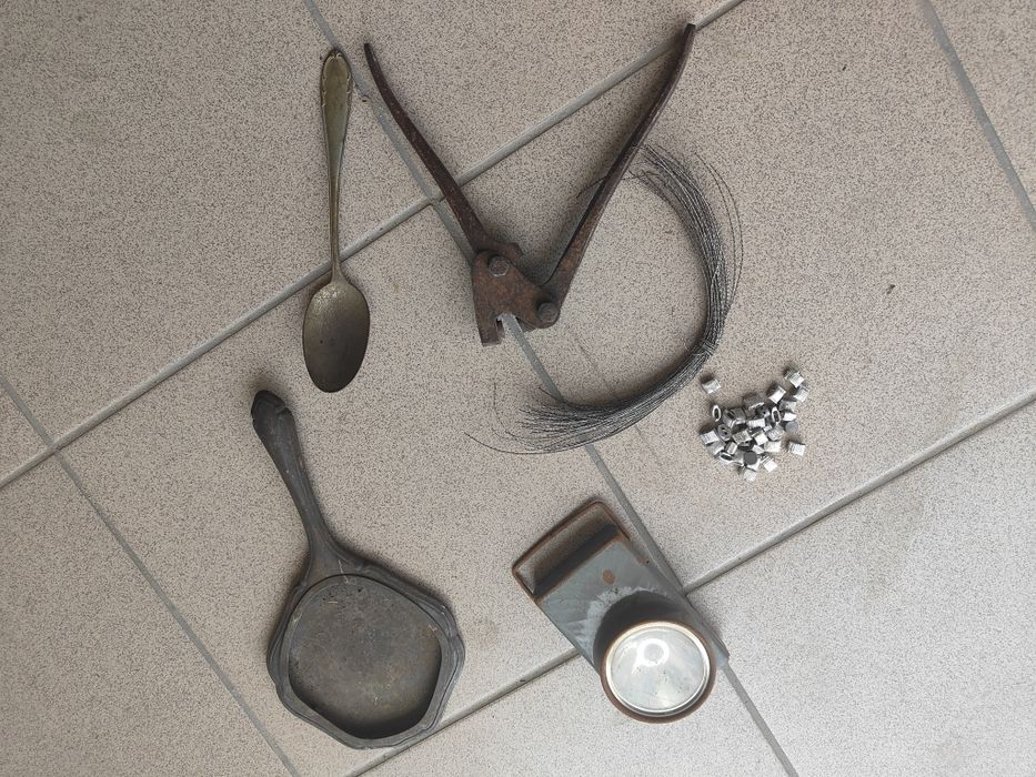 Pamiątki PRL plombowinica latarka lusterko