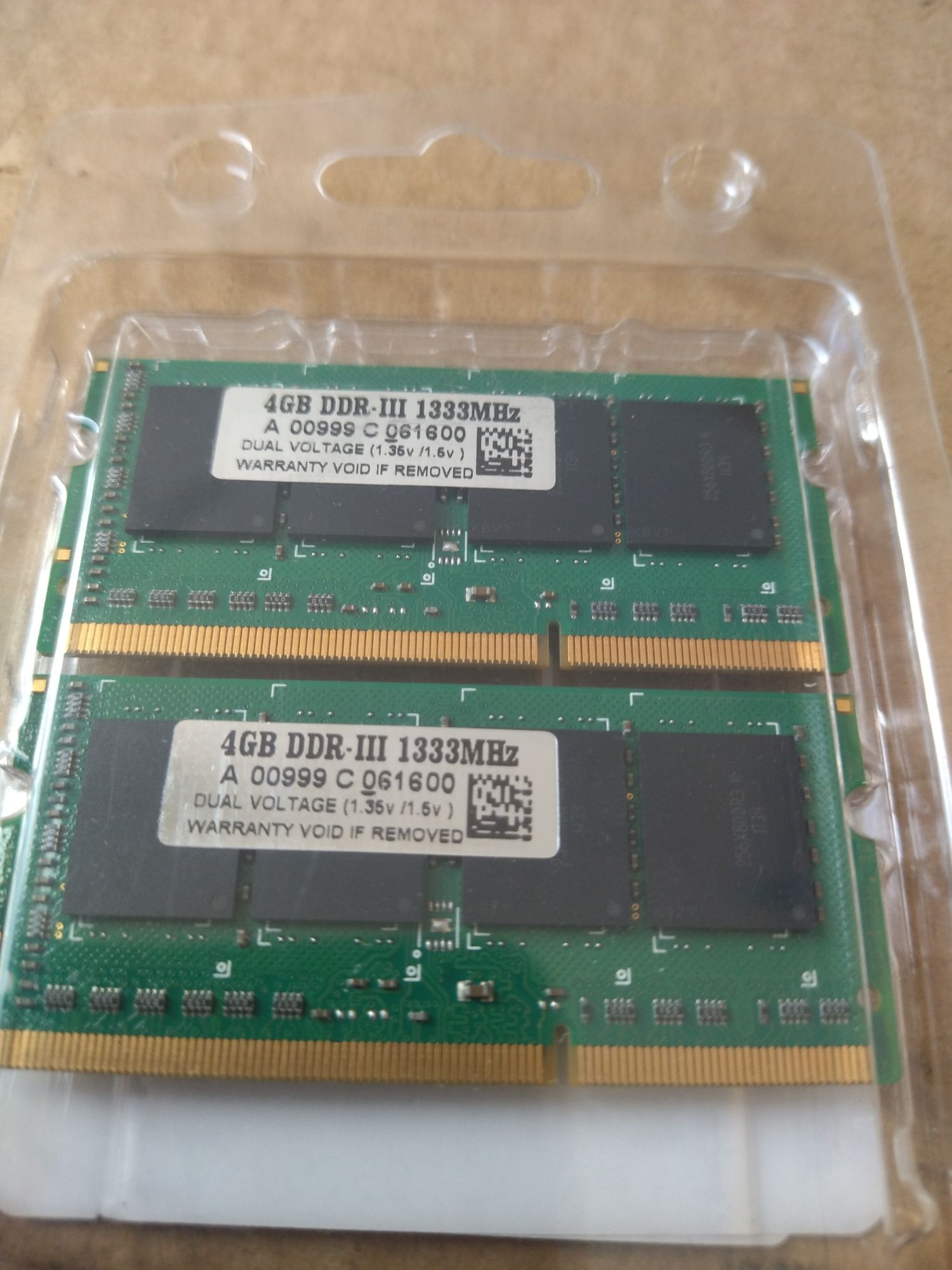 Pamięć 4 GB PC3-10600 DDR3 (x10b3*)